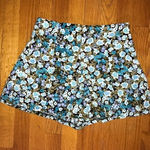 NWT Monteau Floral High Waisted Shorts. Size Small